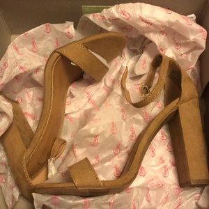 Candies nude chunky heels 👠! Brand new never worn